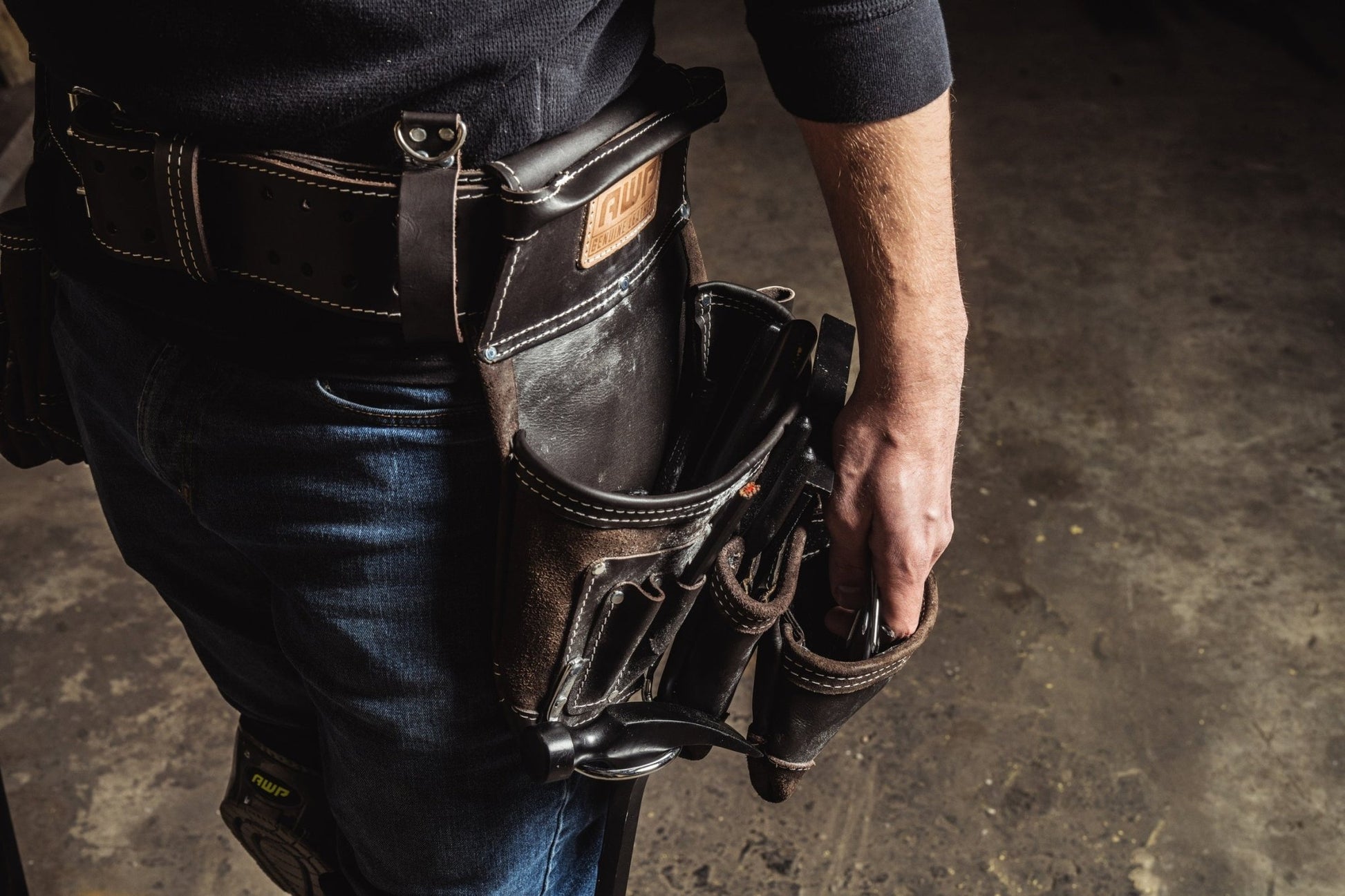 AWP L - 903 - 1 TrapJaw Oil Tanned Leather Tool Rig - Fire Protection Parts