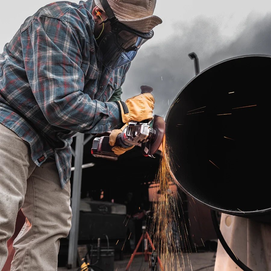 Makita GAG14M1 40V max XGT® Brushless Cordless 4‑1/2” / 6" Paddle Switch Angle Grinder Kit, with Electric Brake (4.0Ah) - Fire Protection Parts