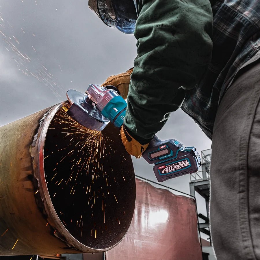 Makita GAG14M1 40V max XGT® Brushless Cordless 4‑1/2” / 6" Paddle Switch Angle Grinder Kit, with Electric Brake (4.0Ah) - Fire Protection Parts