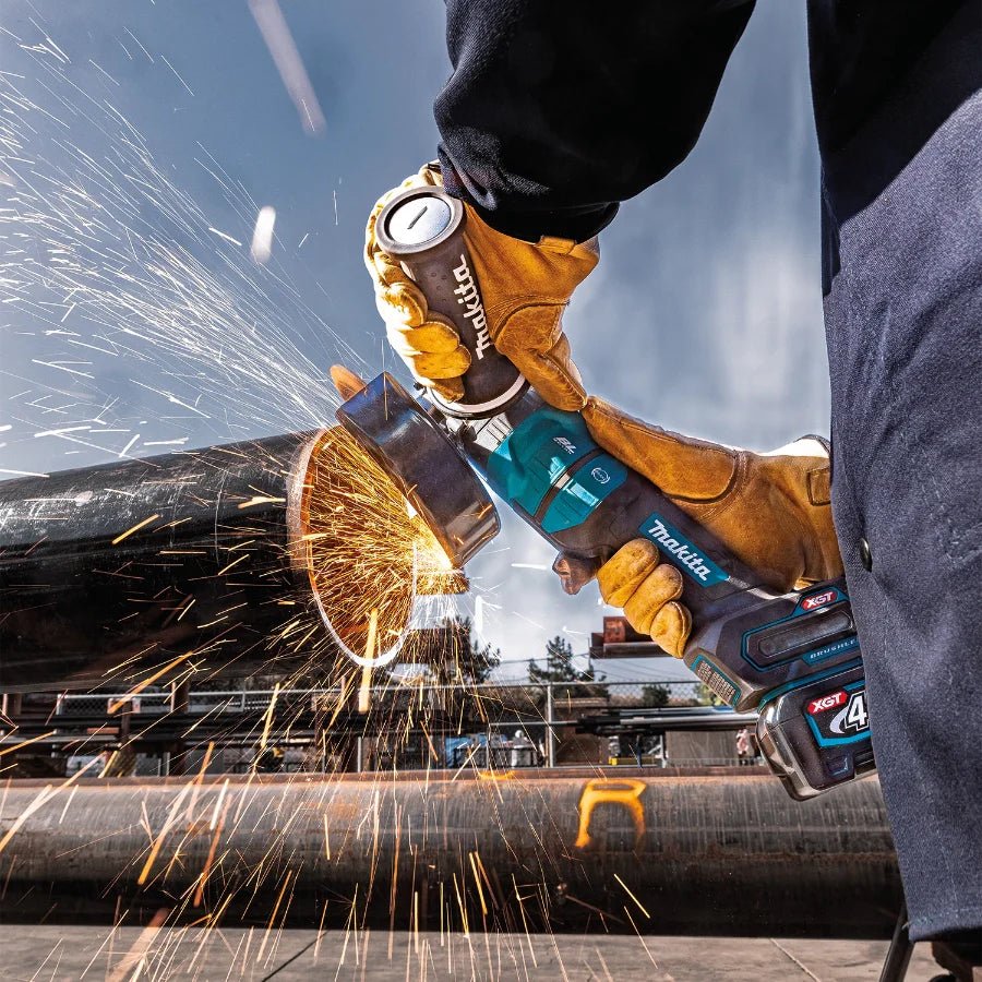 Makita GAG14M1 40V max XGT® Brushless Cordless 4‑1/2” / 6" Paddle Switch Angle Grinder Kit, with Electric Brake (4.0Ah) - Fire Protection Parts