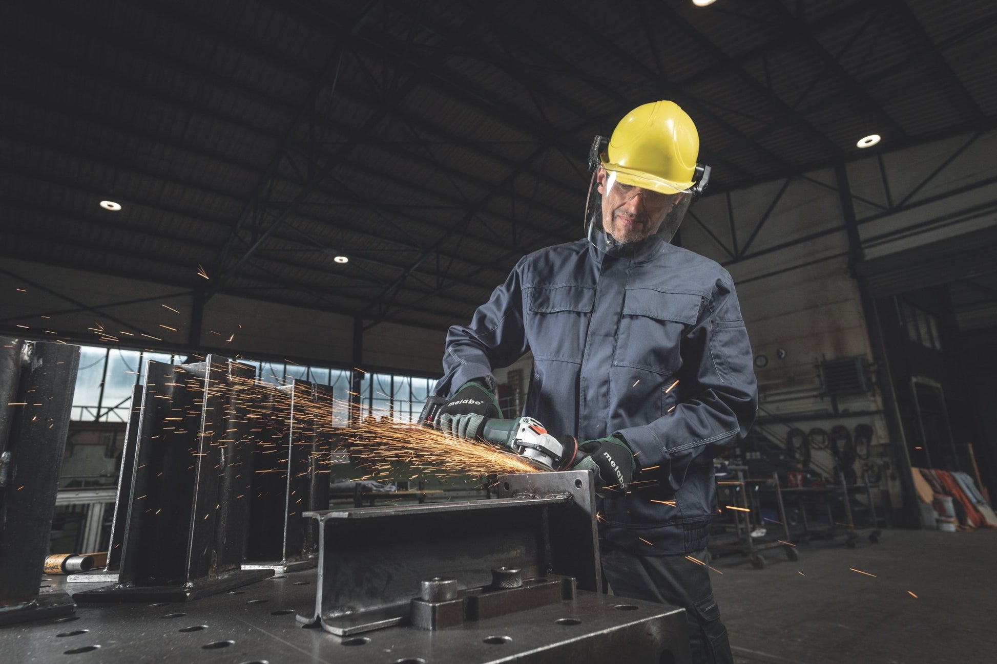 Metabo 613059520 WPB 18 LT BL 11 - 125 Quick 5.5 Kit 4 - 1/2” / 5” Brushless Braking Angle Grinder Kit - Fire Protection Parts