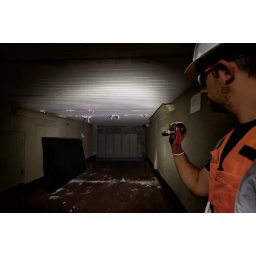 Milwaukee 2162 - 21 REDLITHIUM USB 2,000L Slide Focus Flashlight - Fire Protection Parts