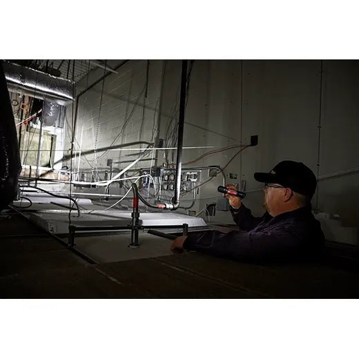 Milwaukee 2162 - 21 REDLITHIUM USB 2,000L Slide Focus Flashlight - Fire Protection Parts