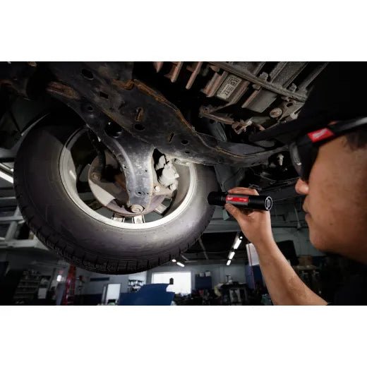 Milwaukee 2162 - 21 REDLITHIUM USB 2,000L Slide Focus Flashlight - Fire Protection Parts