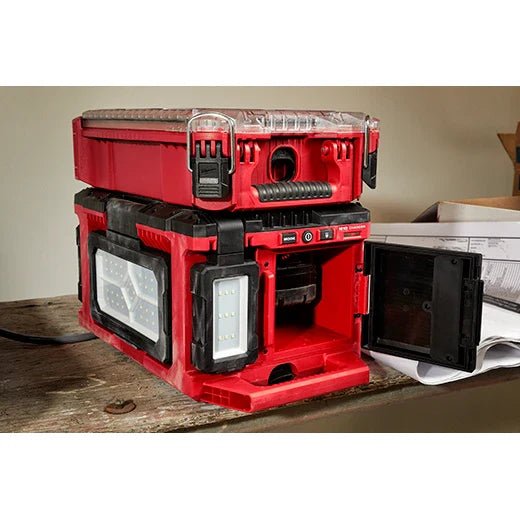 Milwaukee 2357 - 20 M18™ PACKOUT™ Light/Charger - Fire Protection Parts